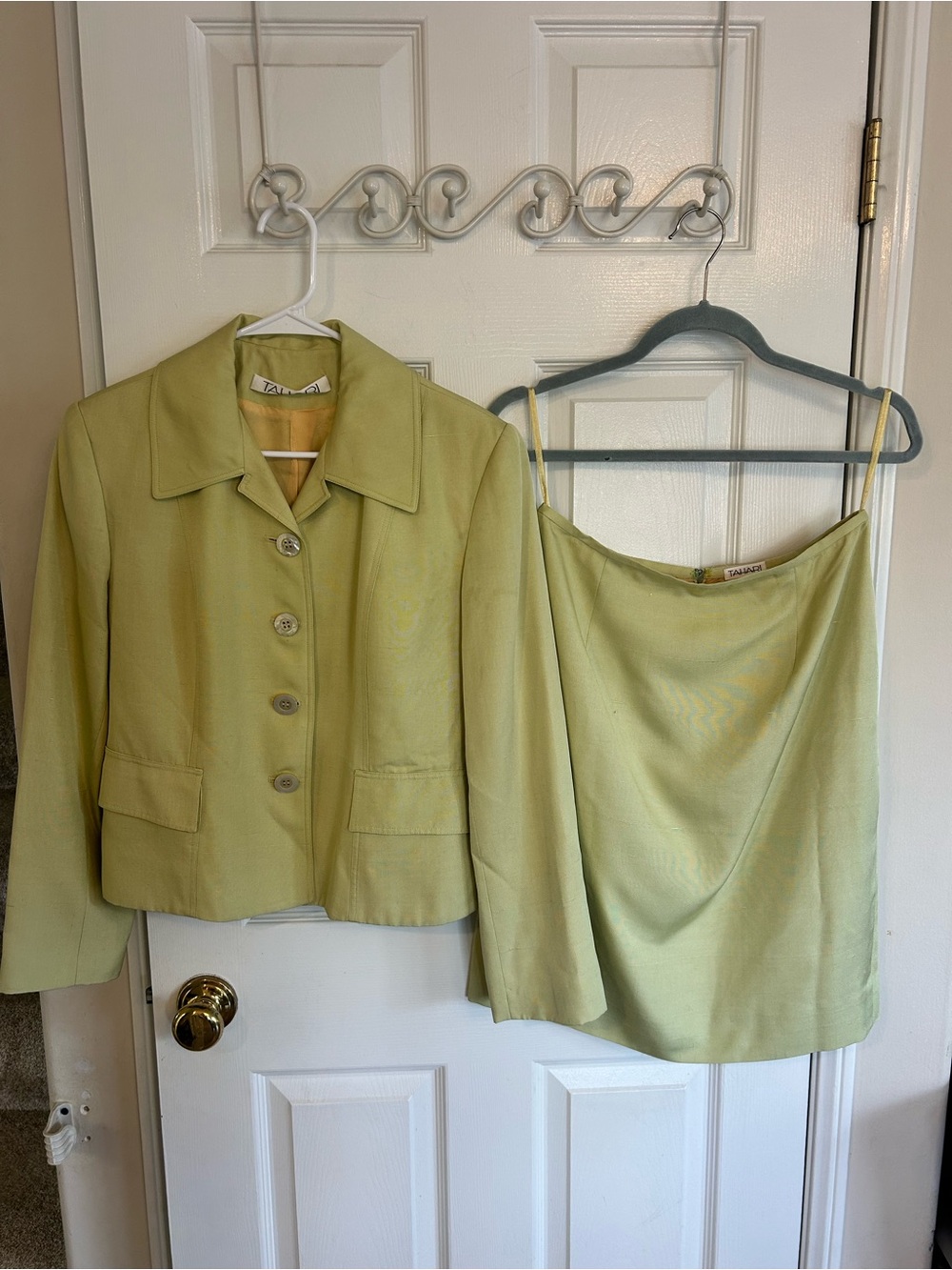 Vintage 90s TAHARI 100% Silk Skirt + Suit Set Light Green Size 10